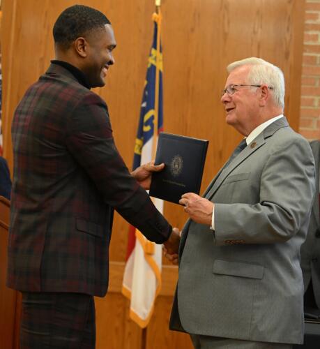 Ibrahim Sanders accepts his certificate and shakes hands with Dr. Keen.